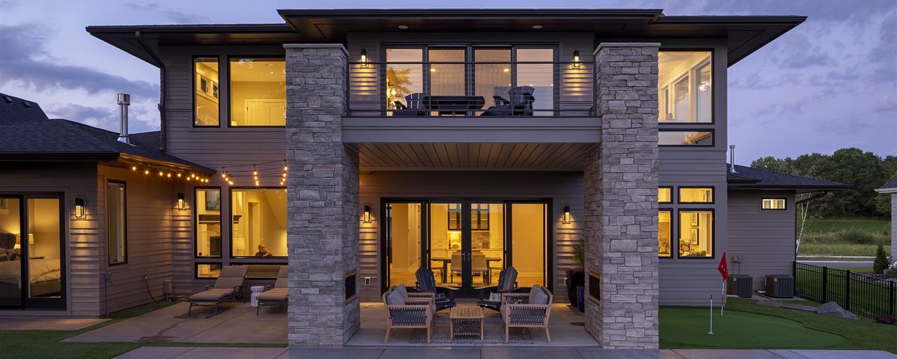 18th Hole Contemporary Prairie- Exterior