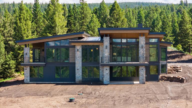 Buck Ridge Ranch: Exterior Backyard