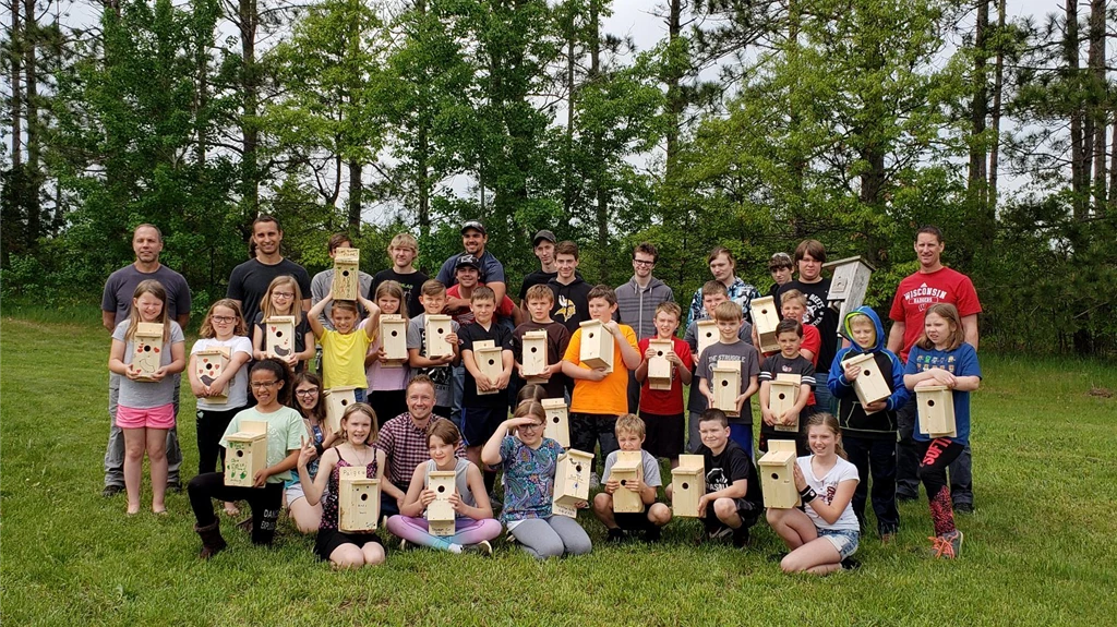 Group Picture Building Bird Houses